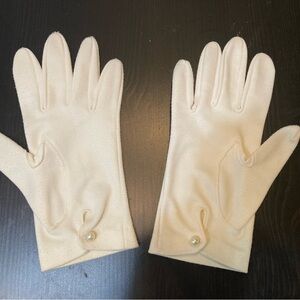 Vintage Cream Pearl Button Gloves